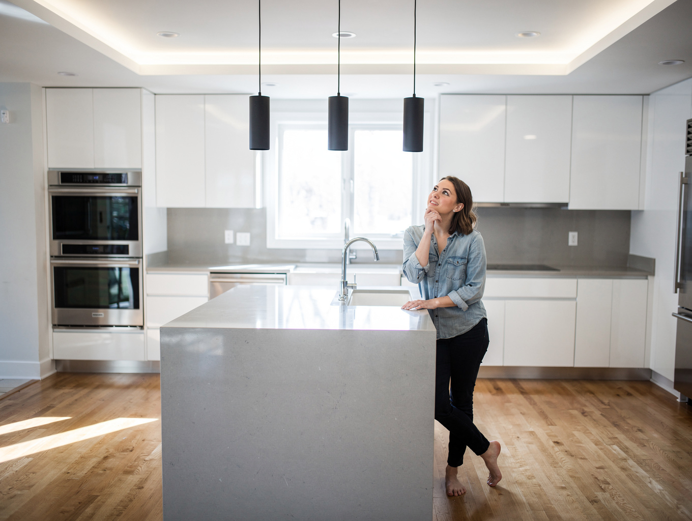 Sunlit Brookhaven luxury kitchen with honed quartzite counters and custom white oak cabinetry